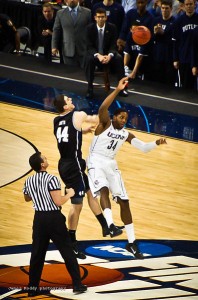 2011_NCAA_Basketball_Championship_Game_tip_off